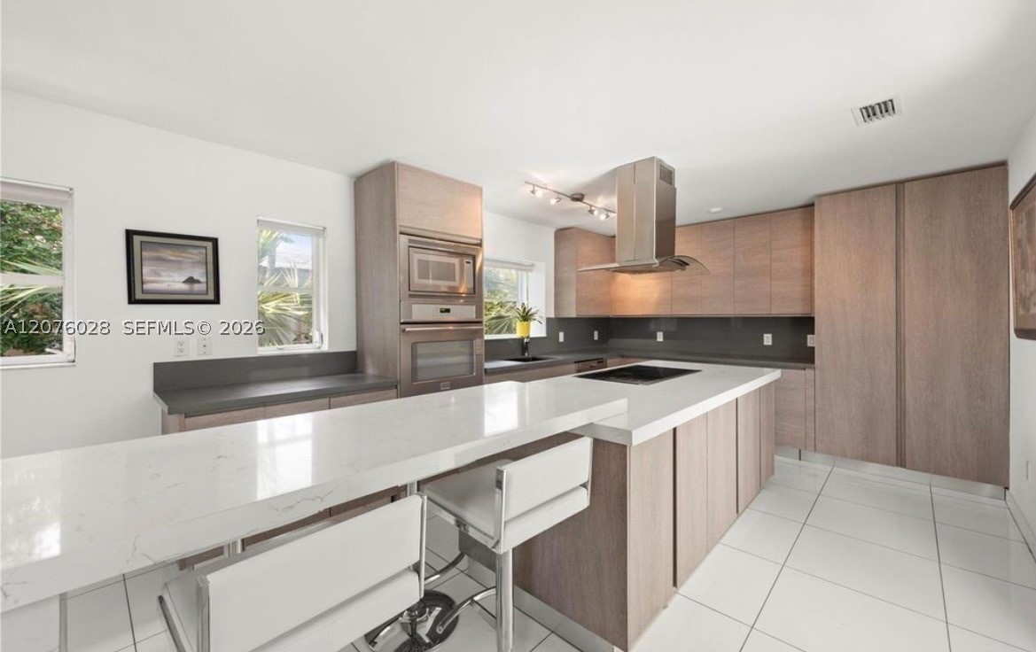 1025 Belle Meade Is Dr Miami, FL 33138