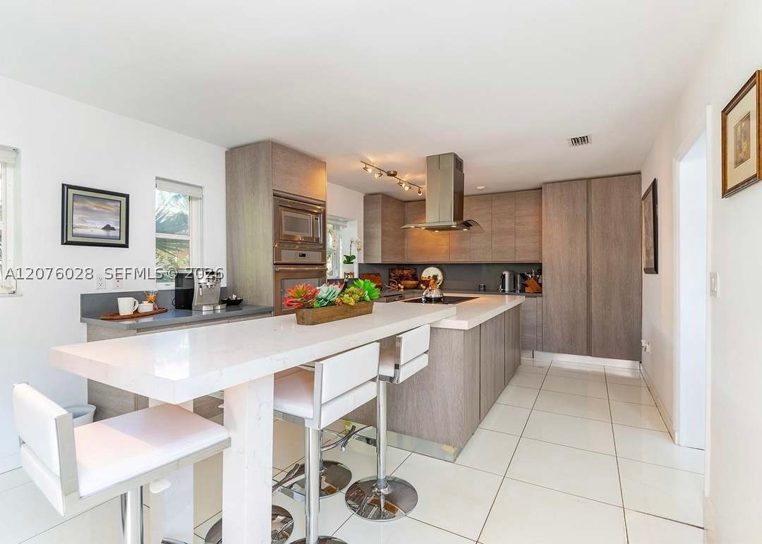 1025 Belle Meade Is Dr Miami, FL 33138