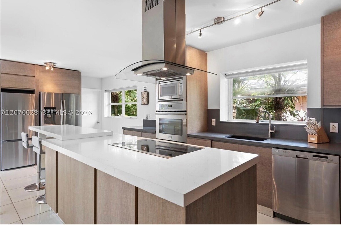 1025 Belle Meade Is Dr Miami, FL 33138
