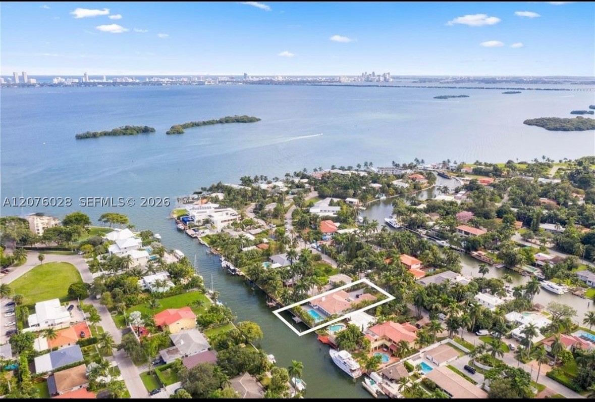 1025 Belle Meade Is Dr Miami, FL 33138