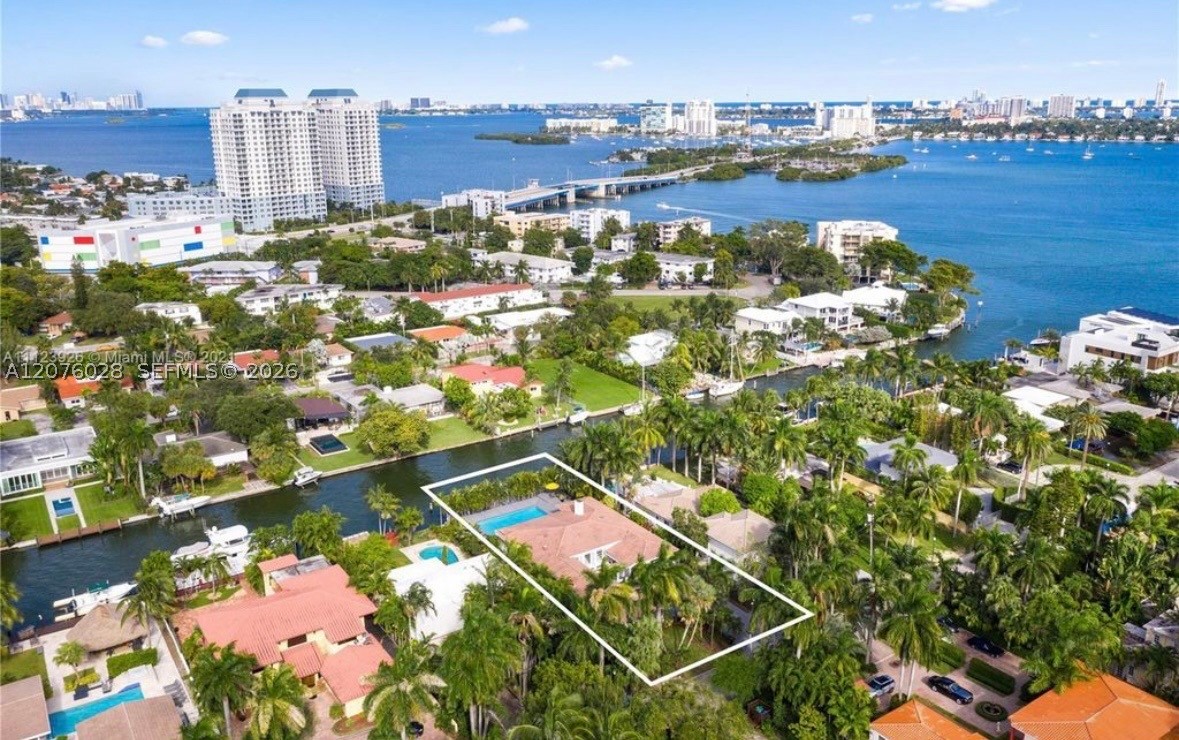 1025 Belle Meade Is Dr Miami, FL 33138