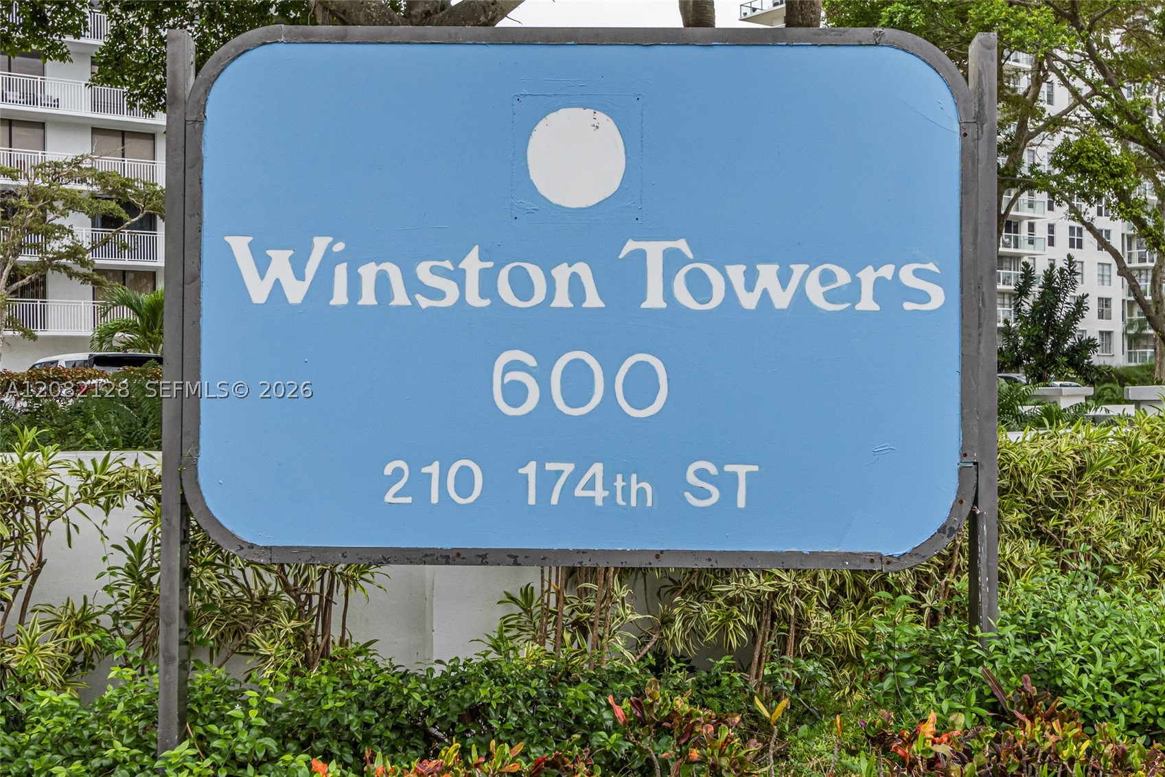 image Winston Towers 6002