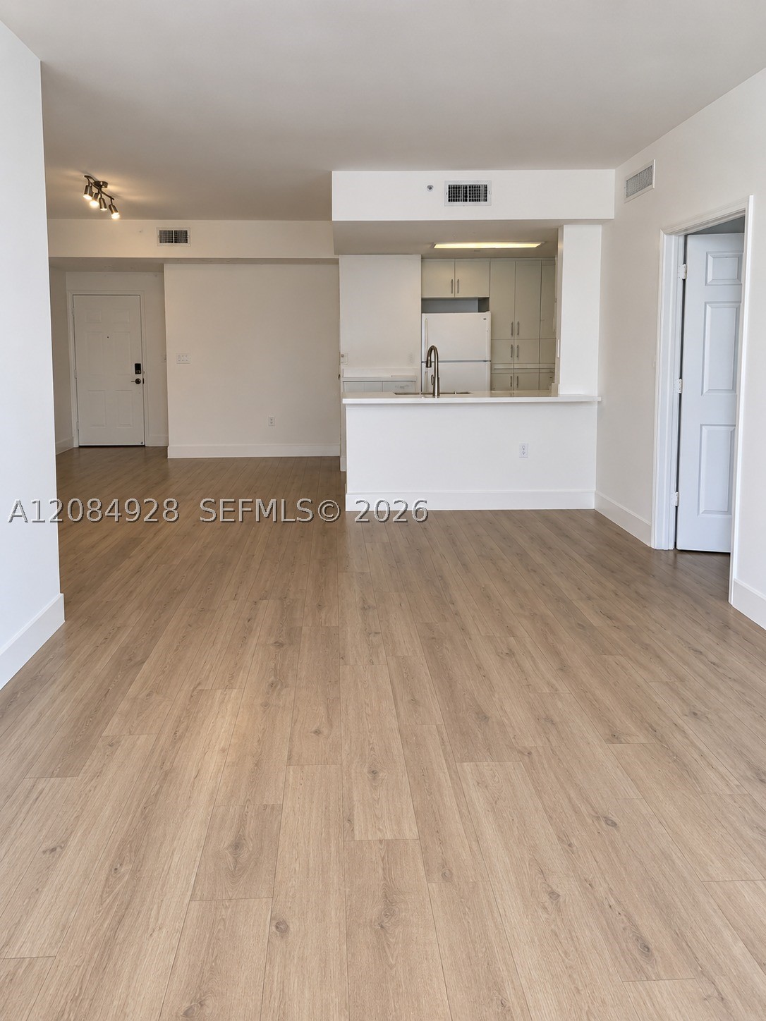 image 1800 Biscayne Plaza11