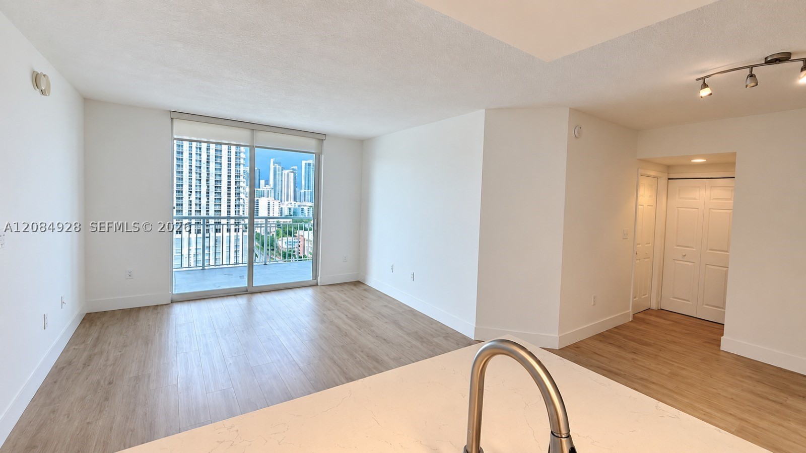 image 1800 Biscayne Plaza14