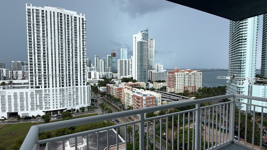 image 1800 Biscayne Plaza3