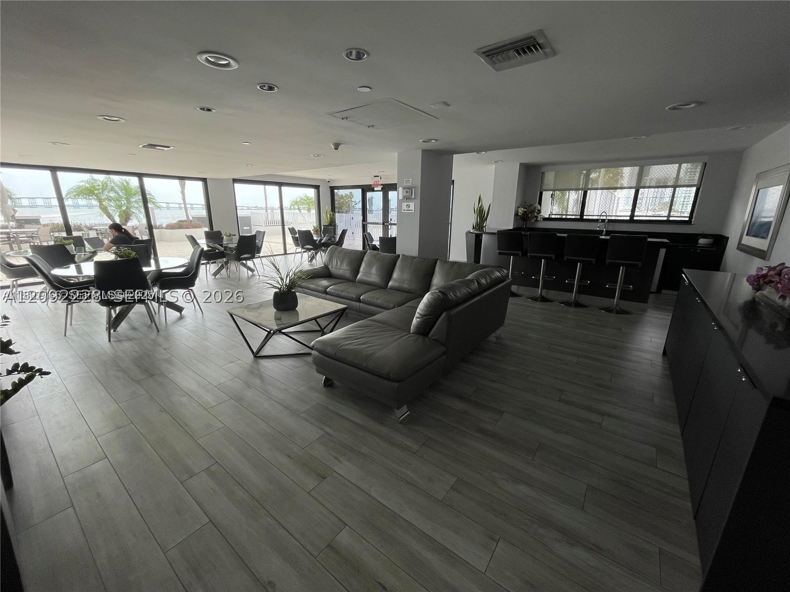 image Brickell Harbour30