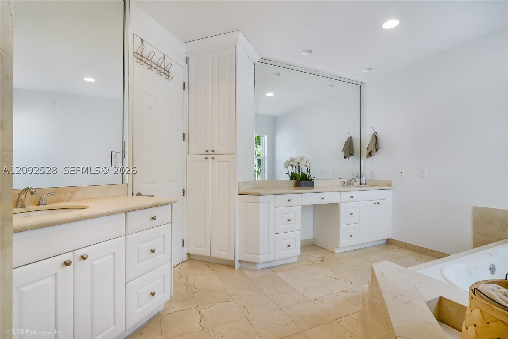19443 40th Ct Sunny Isles Beach, FL 33160
