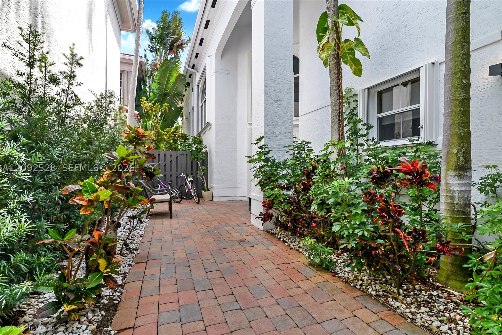19443 40th Ct Sunny Isles Beach, FL 33160