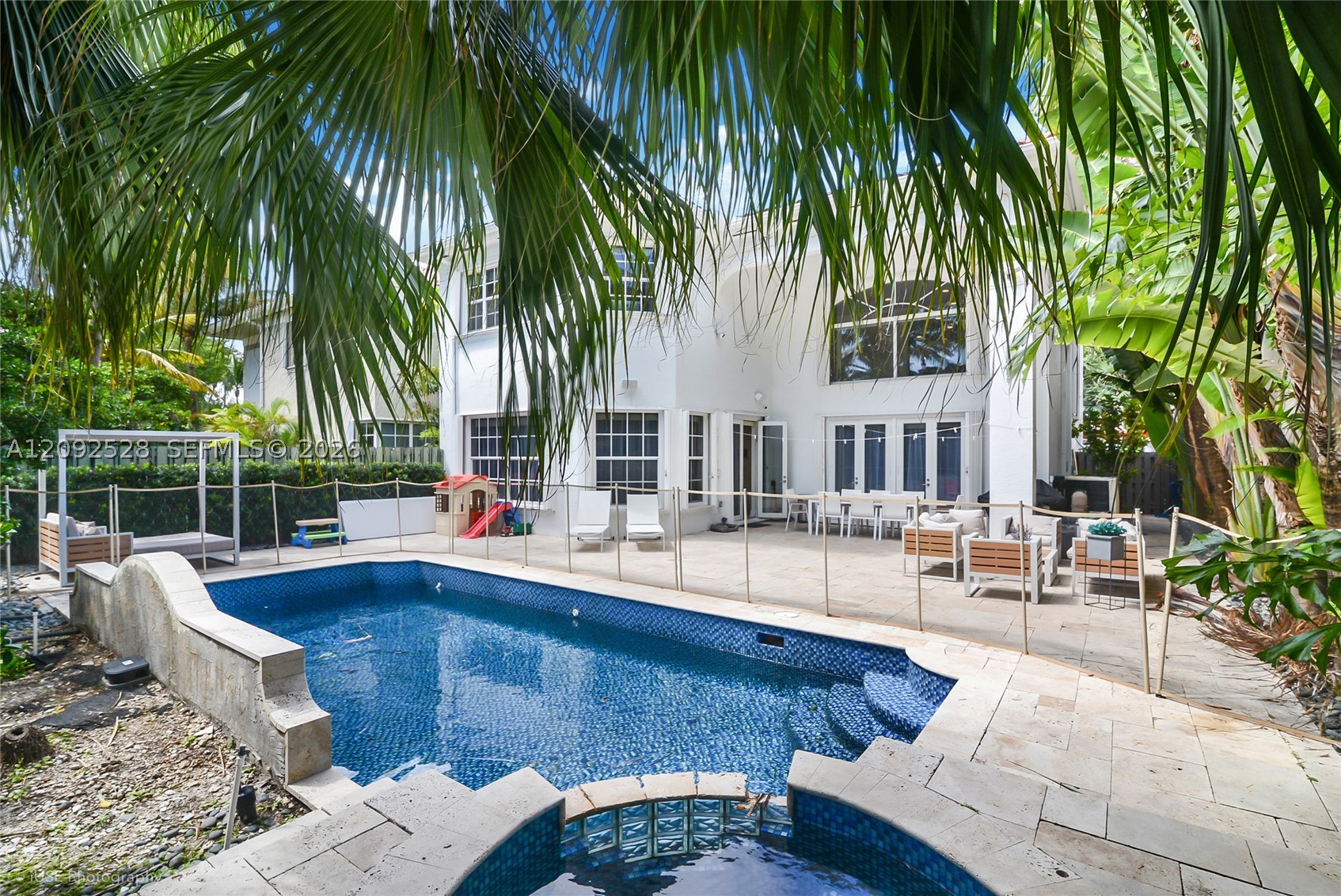 19443 40th Ct Sunny Isles Beach, FL 33160