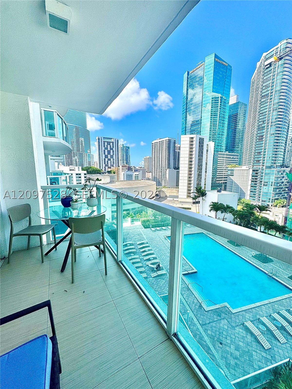 image Brickell on the River North7