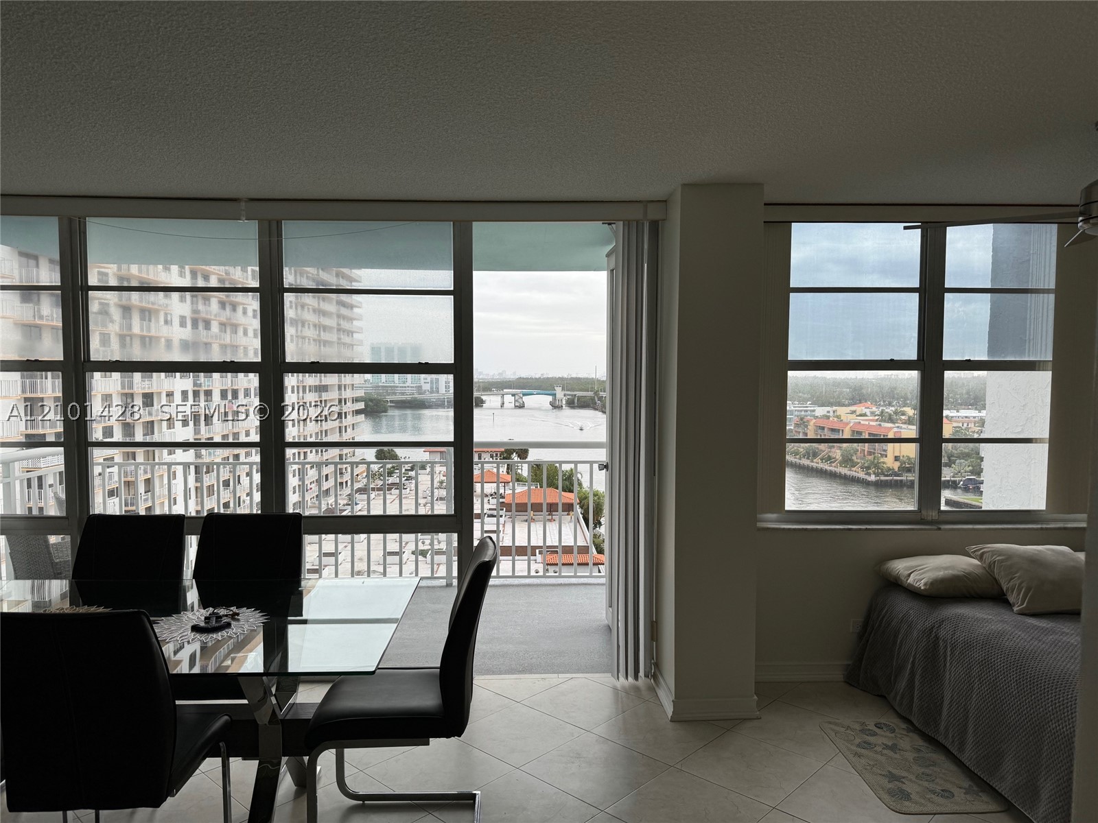 image Winston Towers 50015