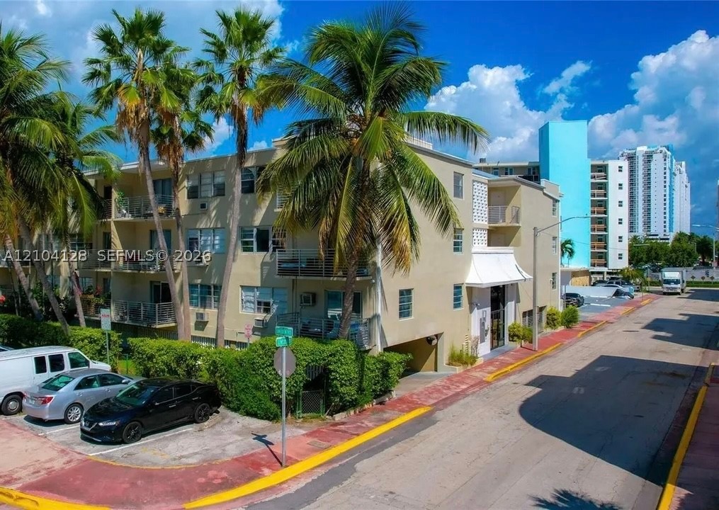 1441 Lincoln Rd #207