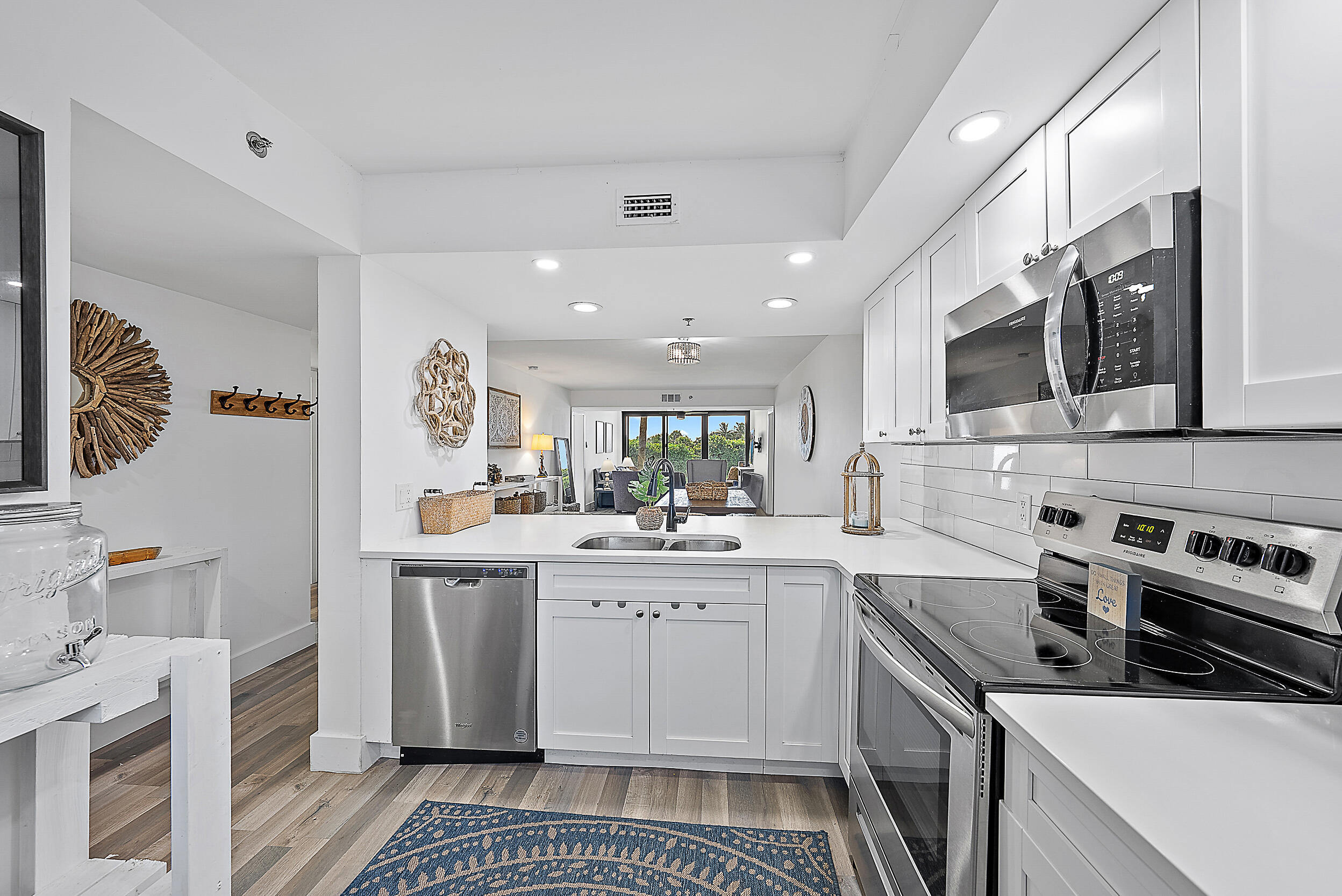 101 S Seas #105 Jupiter, FL 33477