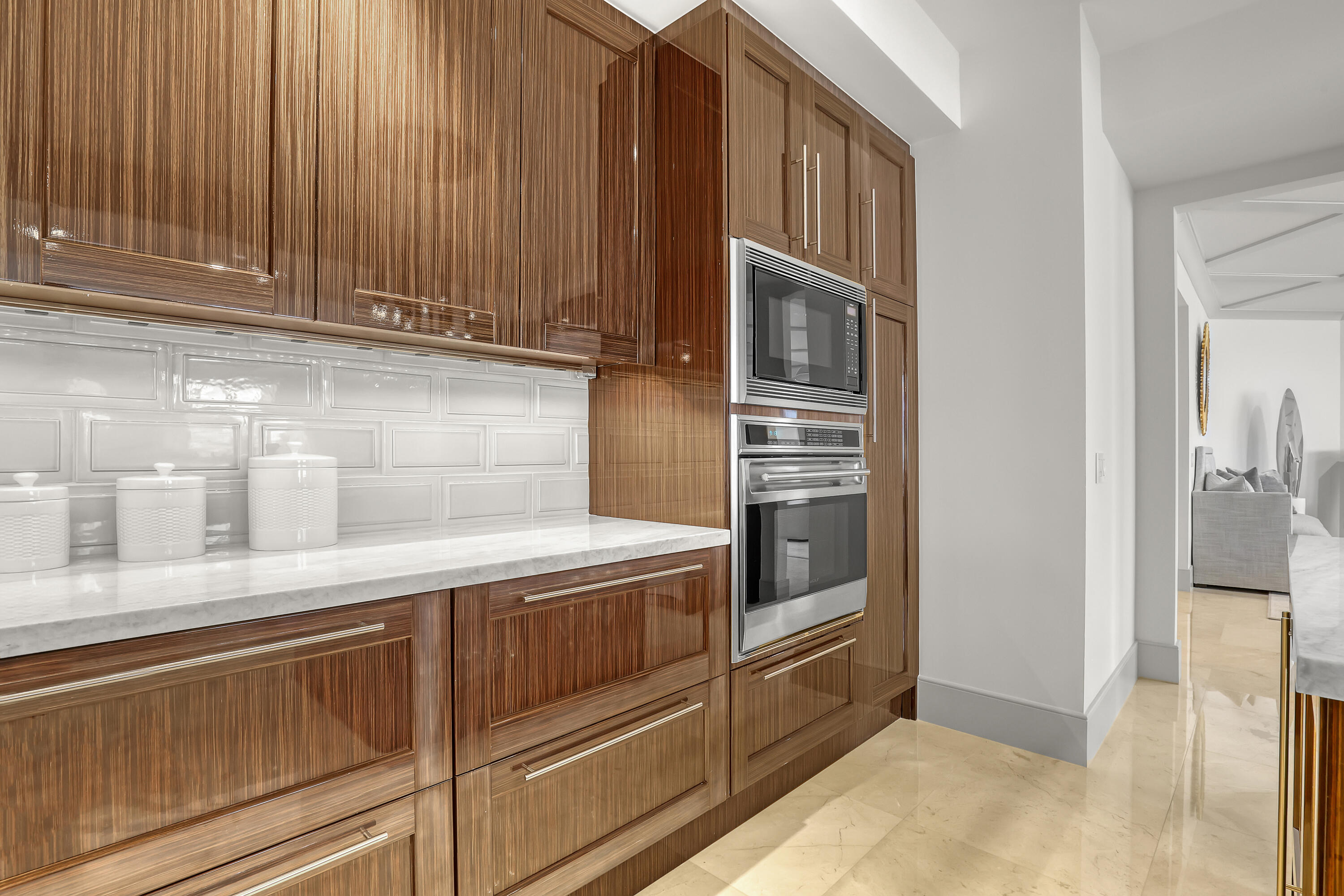 2700 N Ocean #401a Riviera Beach, FL 33404