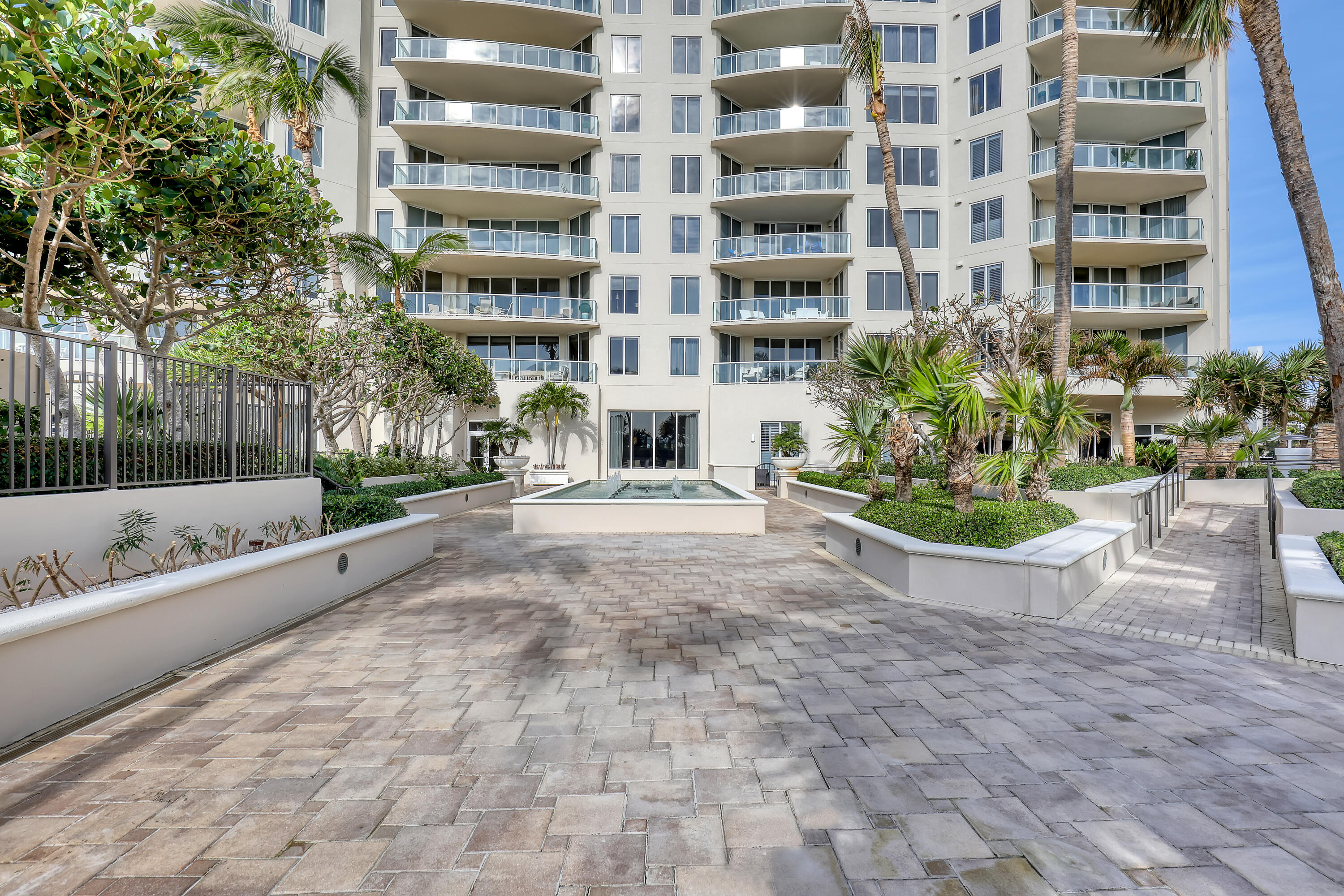 2700 N Ocean #401a Riviera Beach, FL 33404