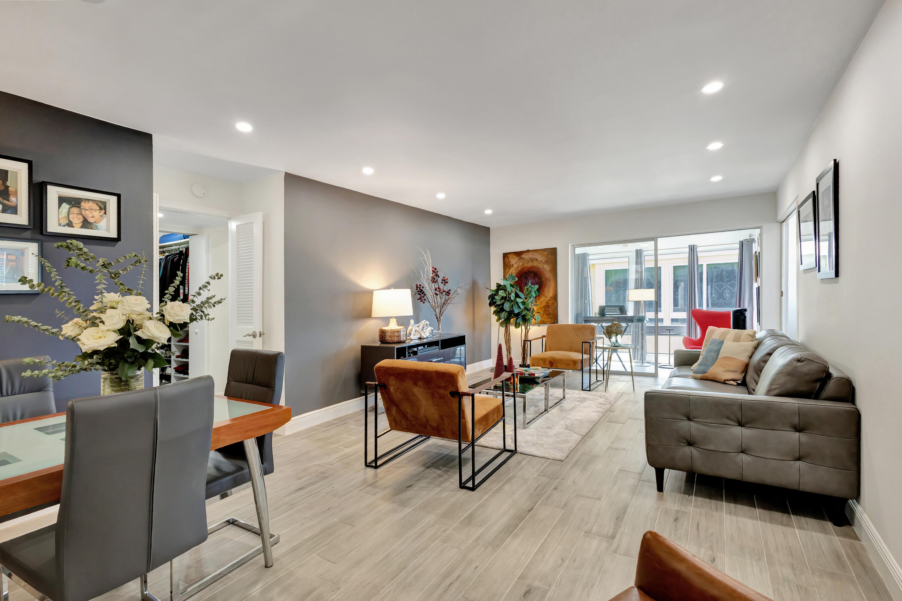 14 Colonial Clb #305