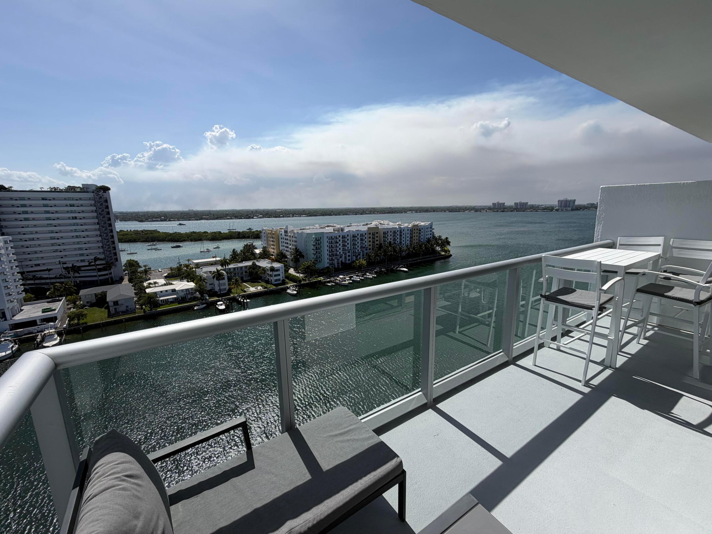 image Eloquence on the Bay20