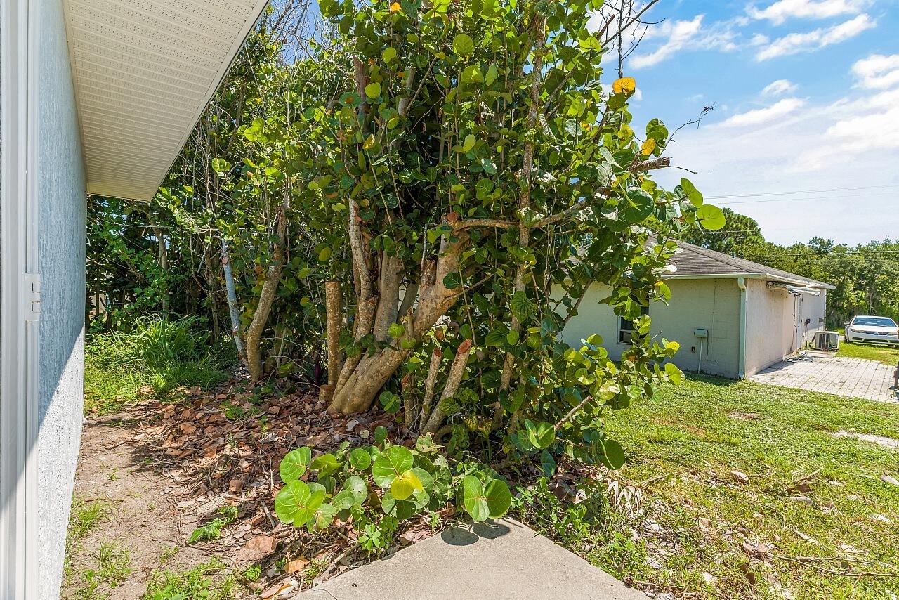 216 13th Vero Beach, FL 32962
