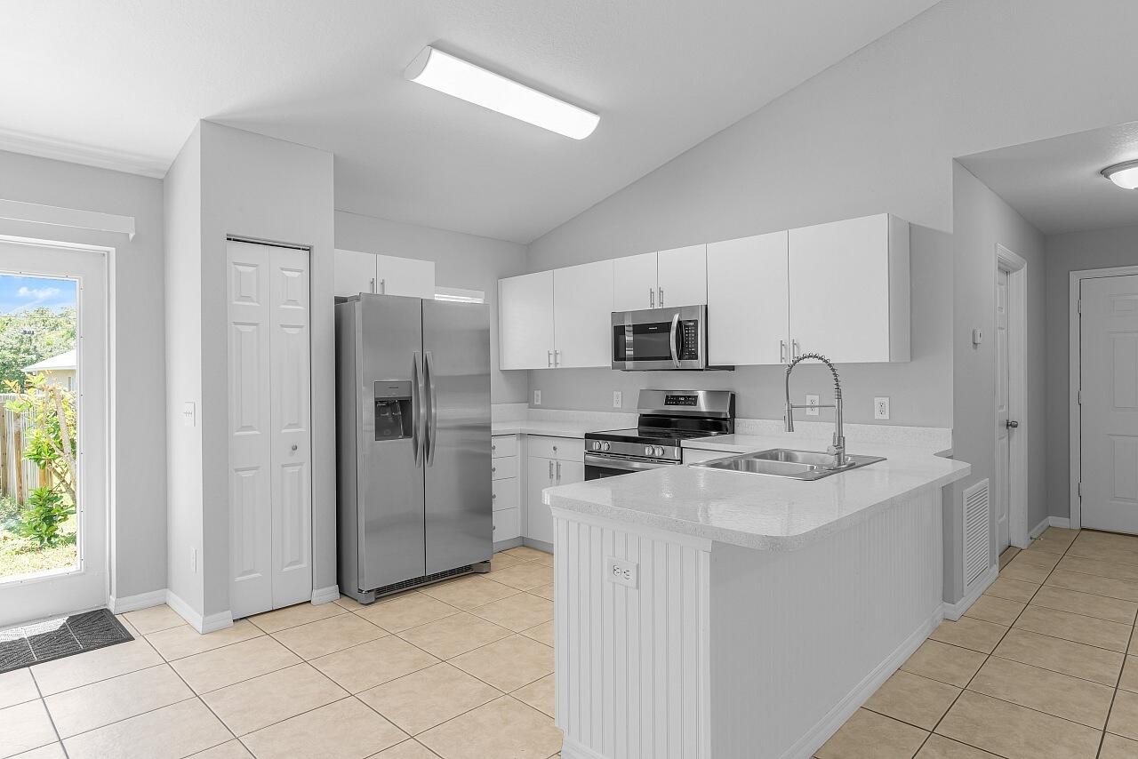 216 13th Vero Beach, FL 32962