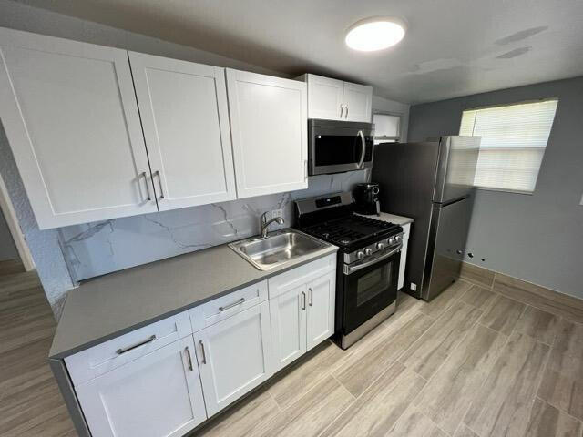4040 NE 12th Ter
