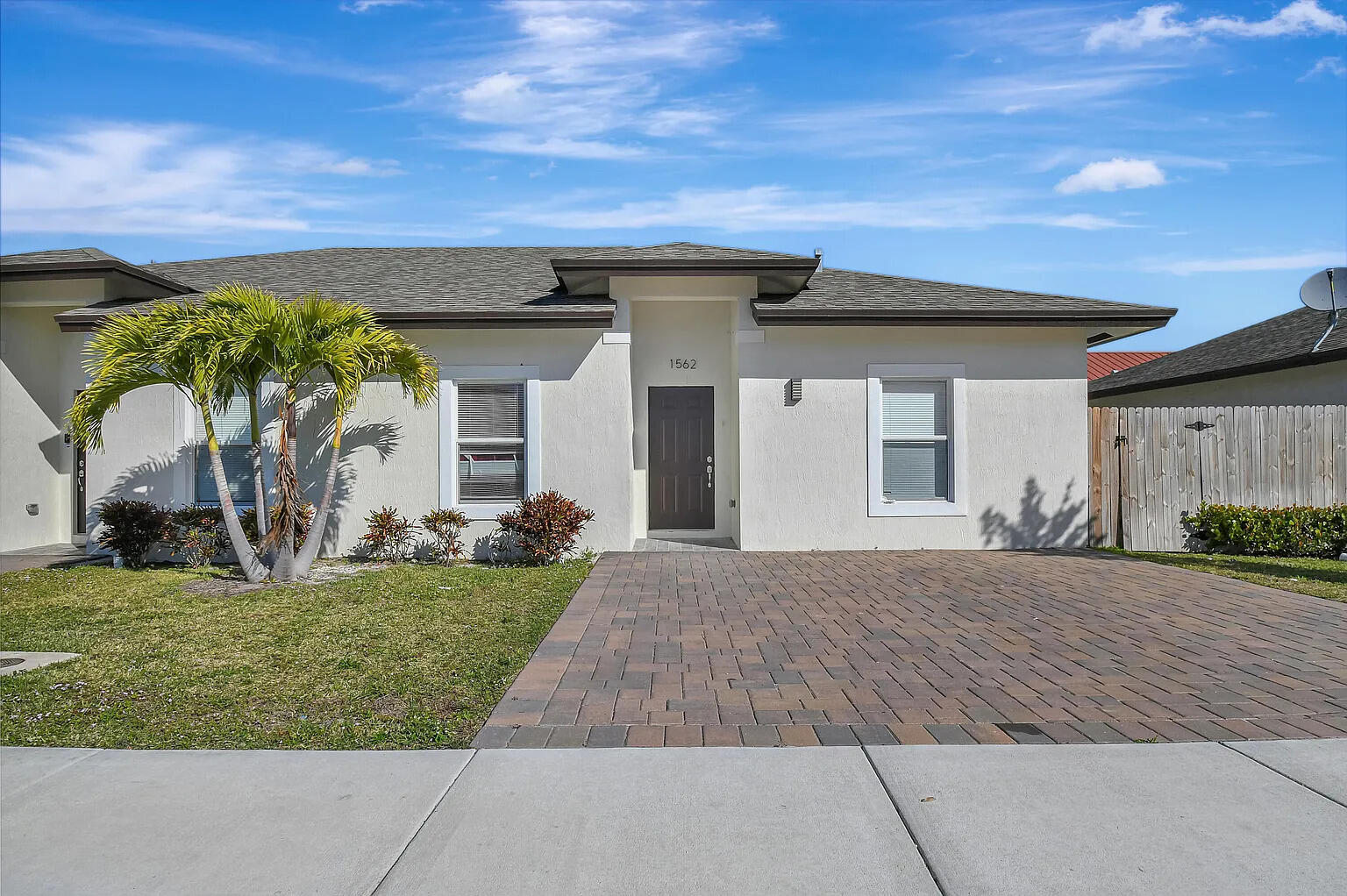 1562 W 26th Ct