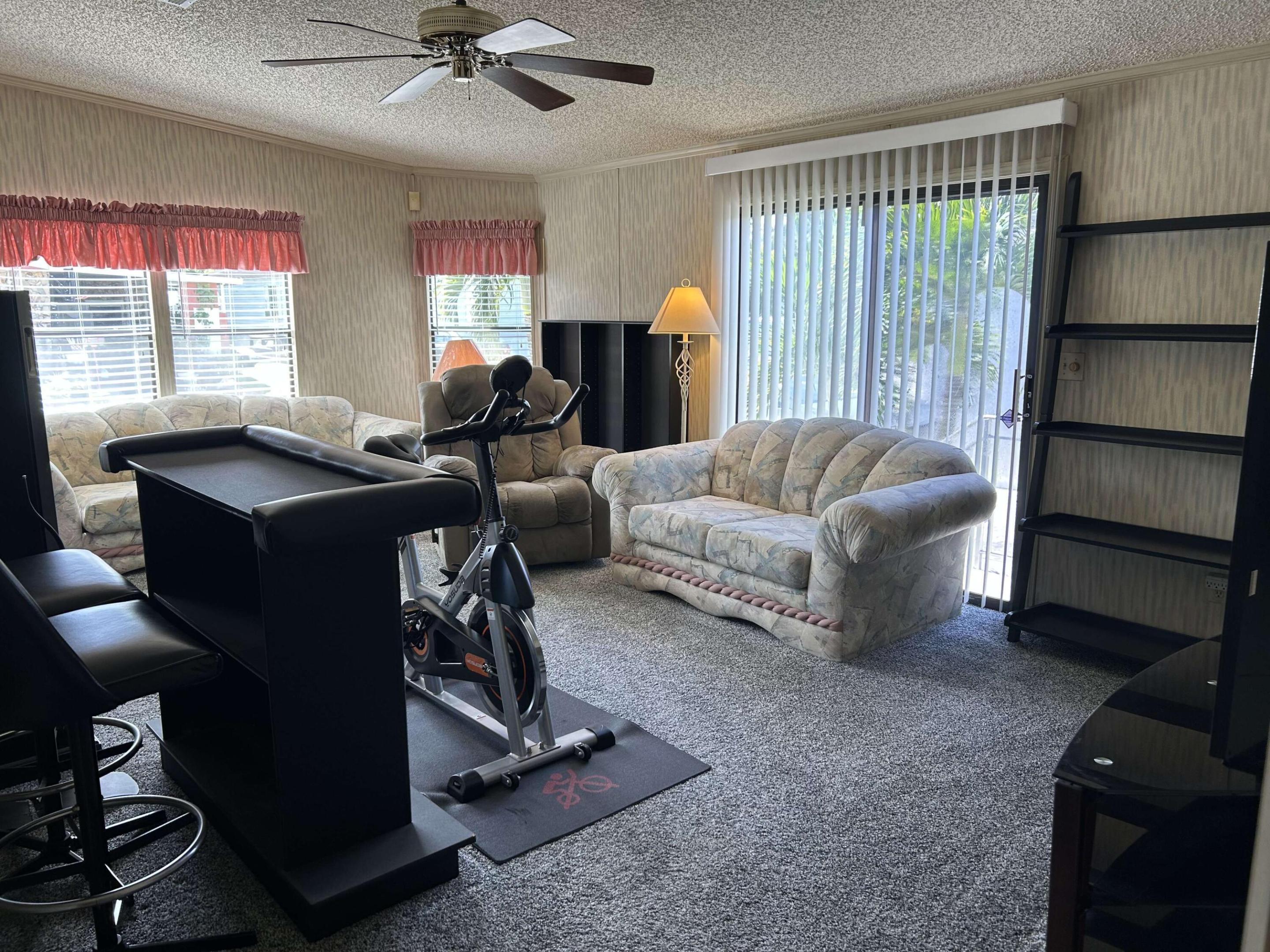 21541 NW 7th St Pembroke Pines, FL 33029