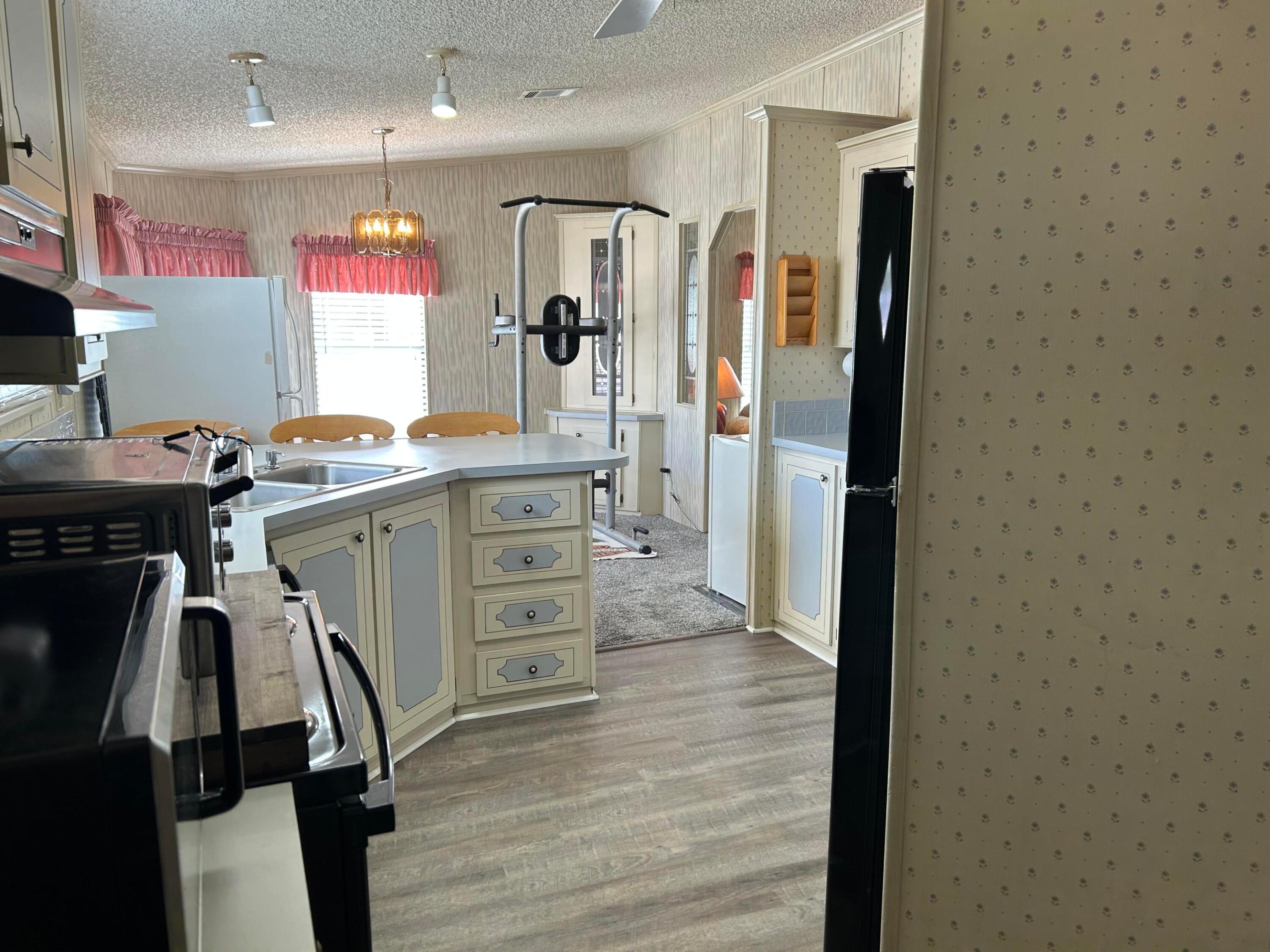 21541 NW 7th St Pembroke Pines, FL 33029