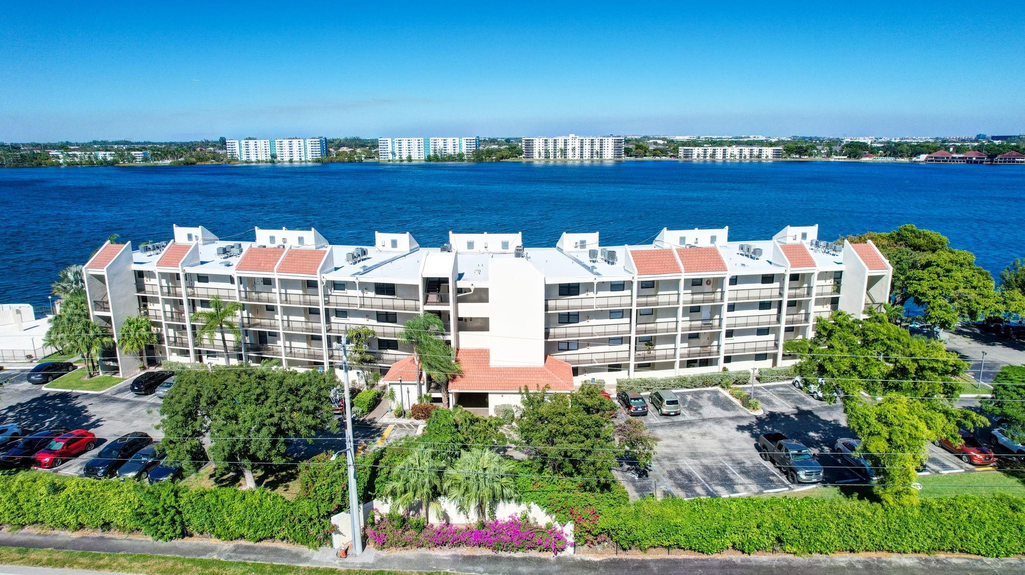 115 Lake Emerald Dr #403