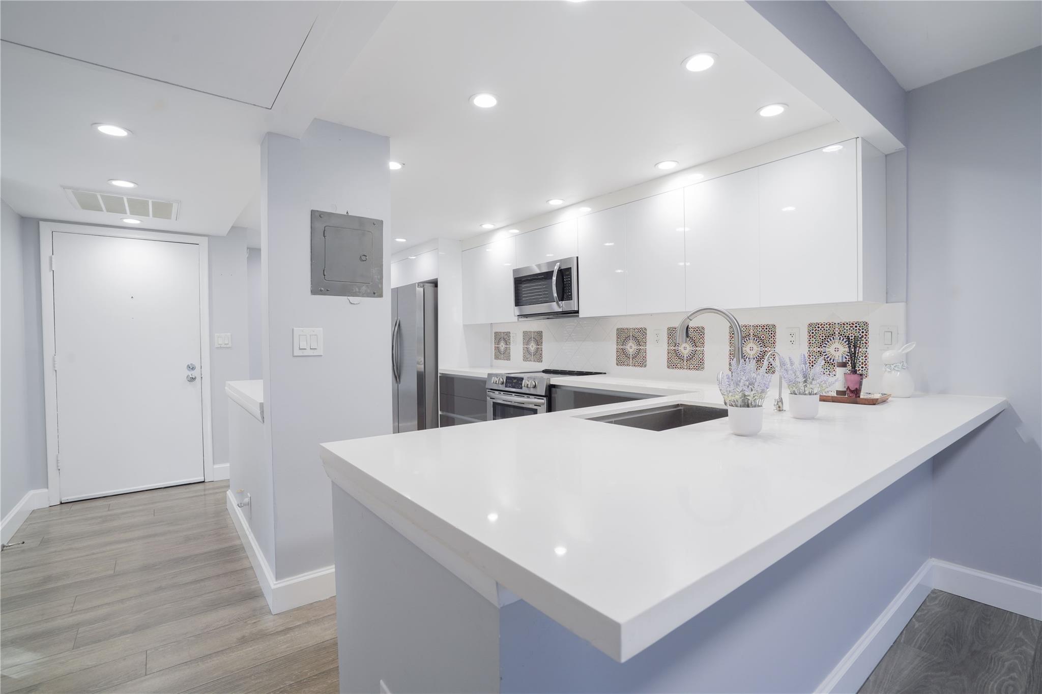 7 Royal Palm Way #304