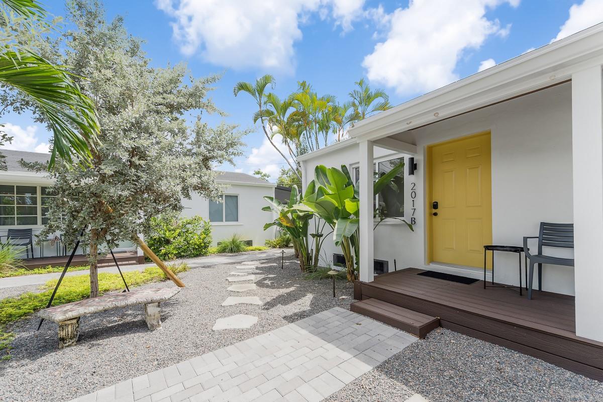 2021 Plunkett St #2017B