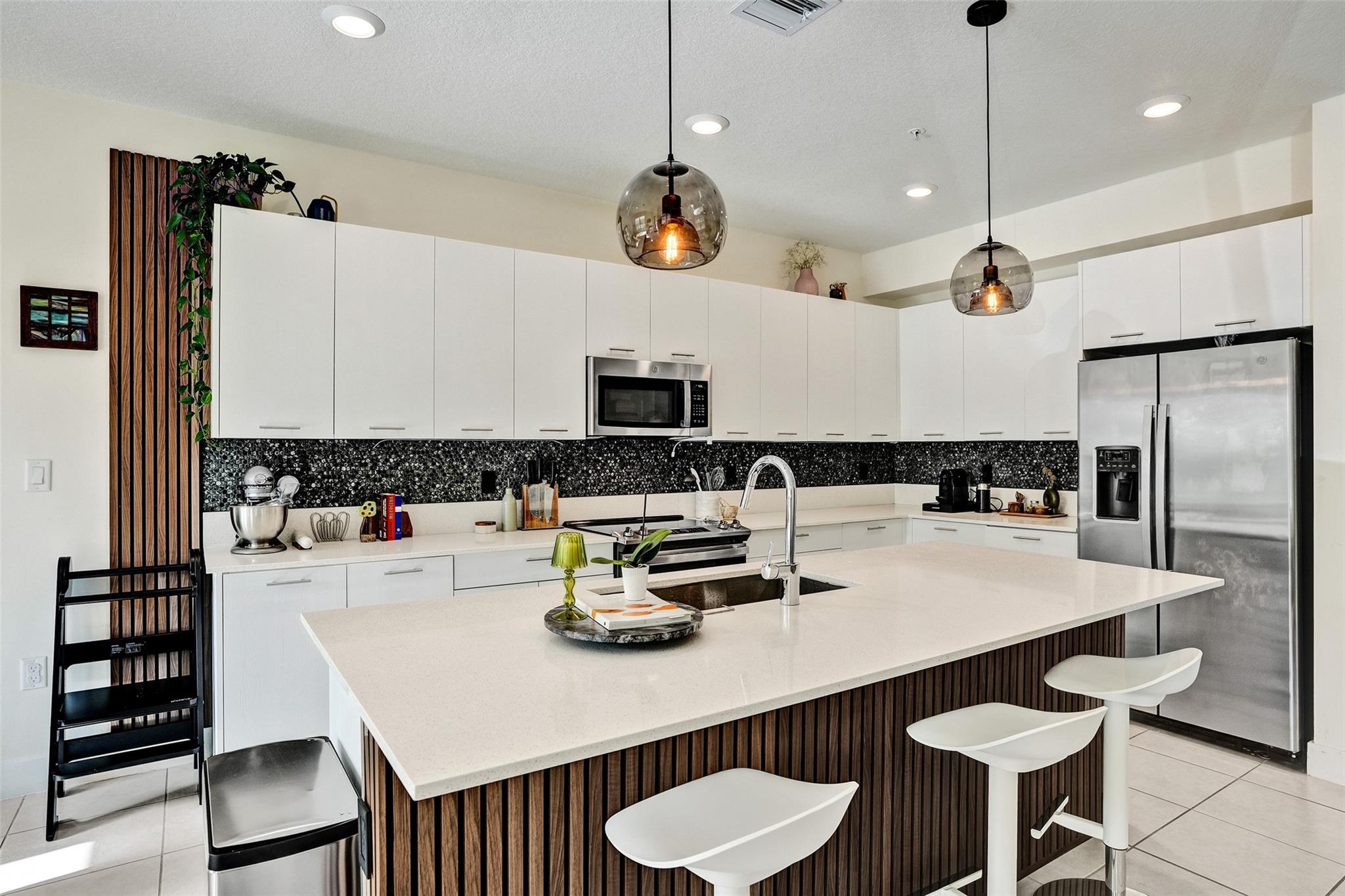 8001 NW 41st St #109 Miami, FL 33166