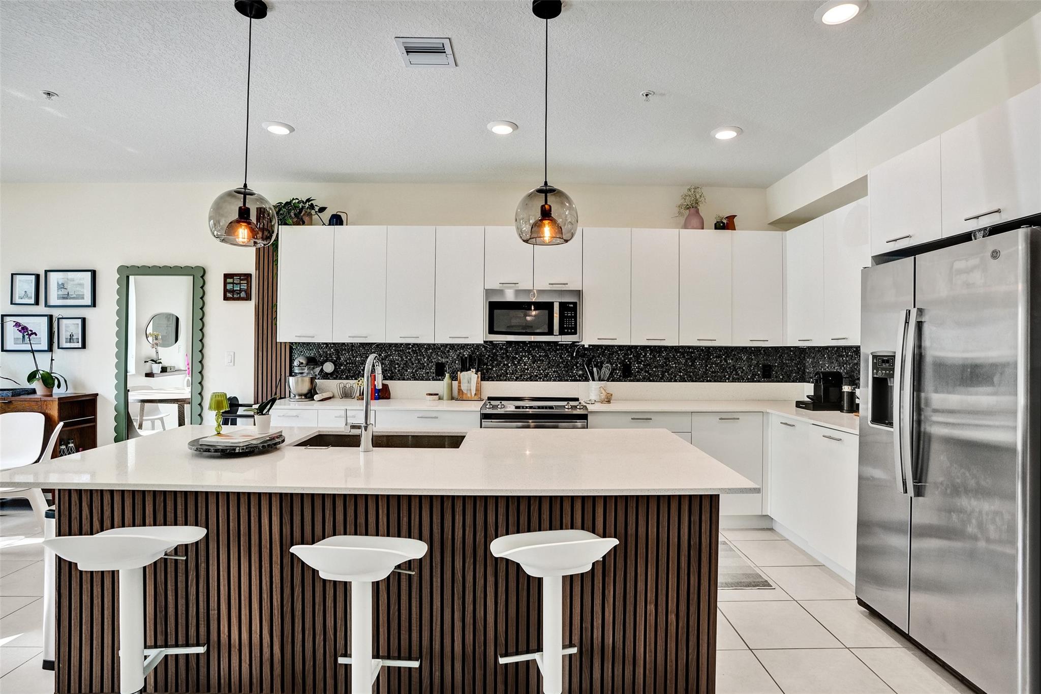 8001 NW 41st St #109 Miami, FL 33166