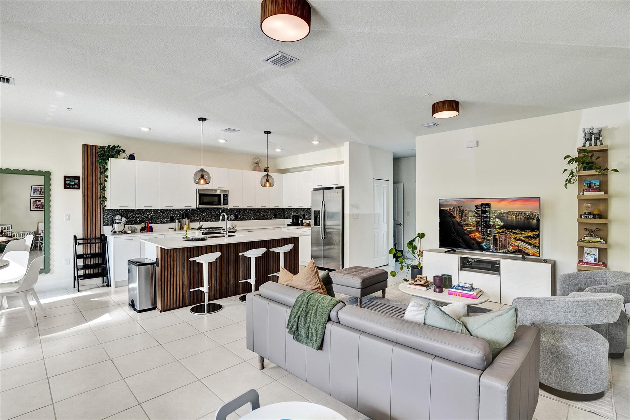 8001 NW 41st St #109 Miami, FL 33166