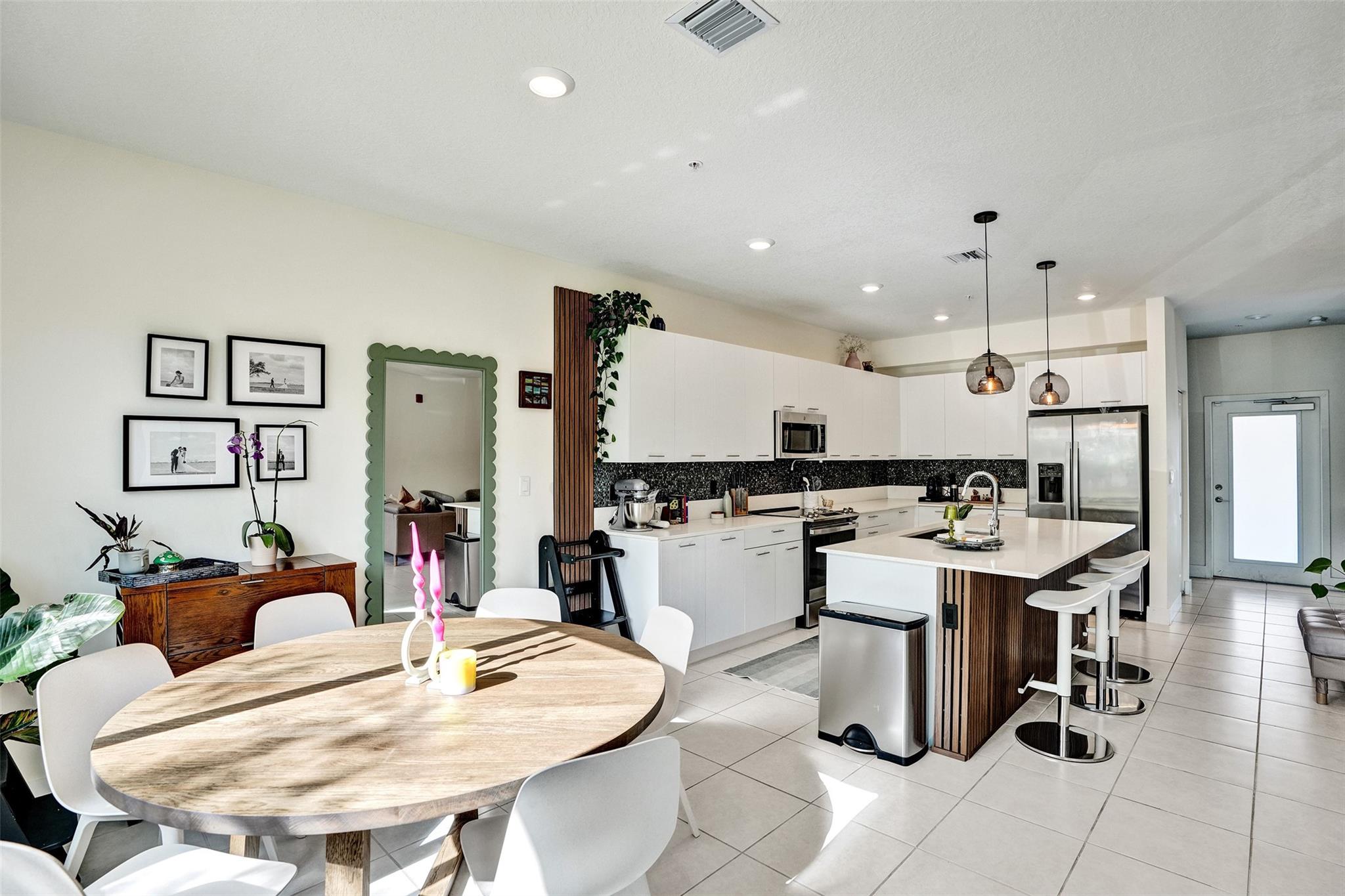 8001 NW 41st St #109 Miami, FL 33166