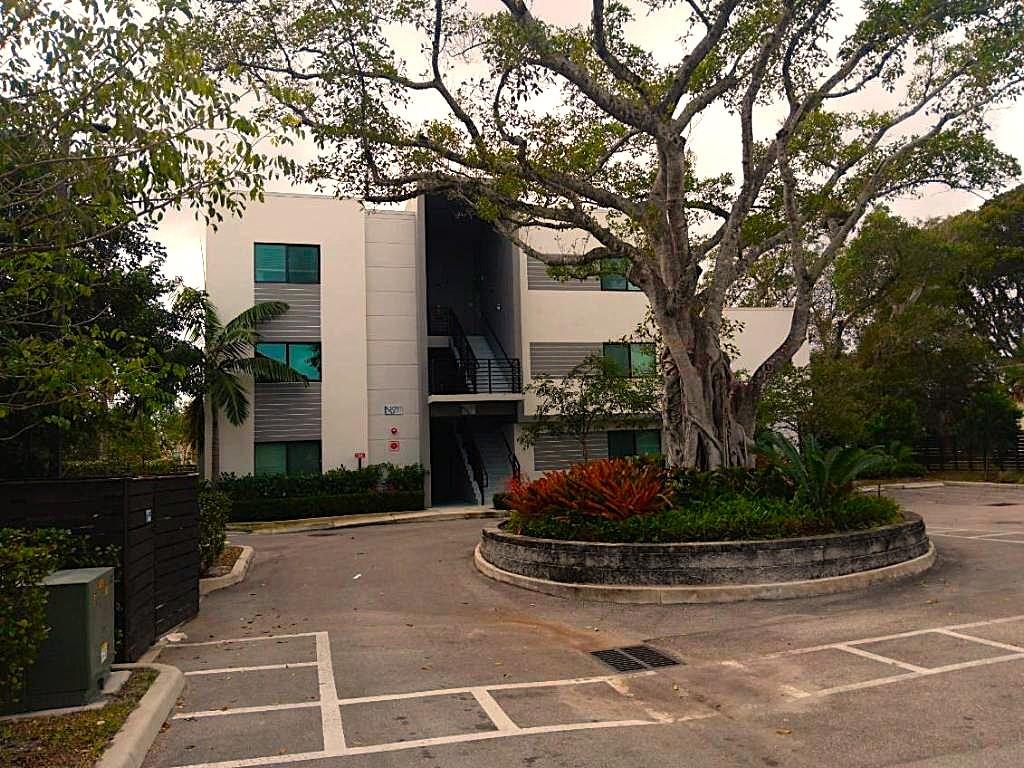 3050 NW 68th St #1101