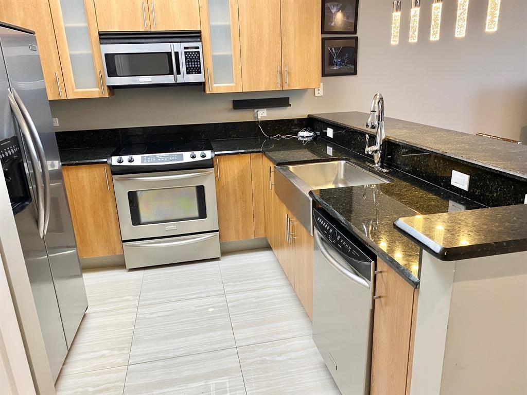 2631 NE 14th Ave #302