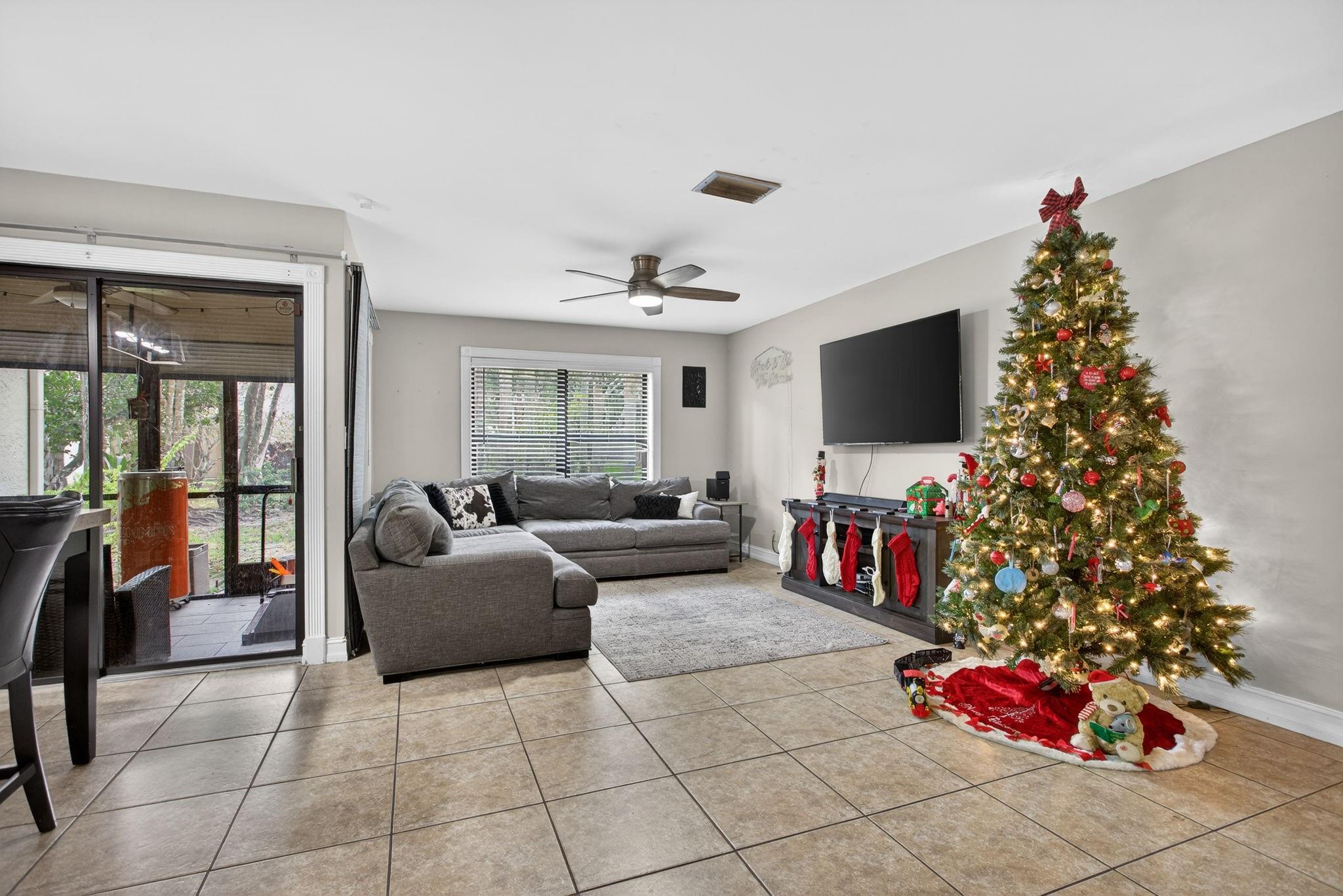 4400 NW 20th St #454 Coconut Creek, FL 33066