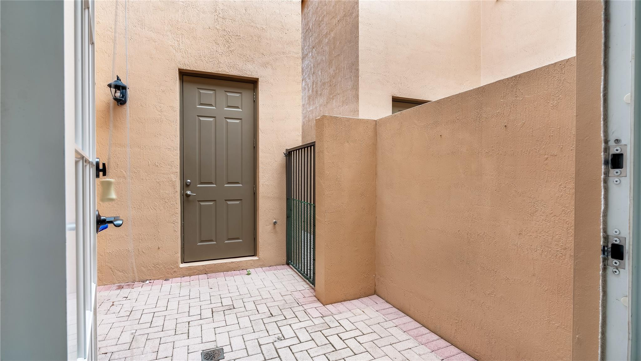 1061 SW 147th Pembroke Pines, FL 33027