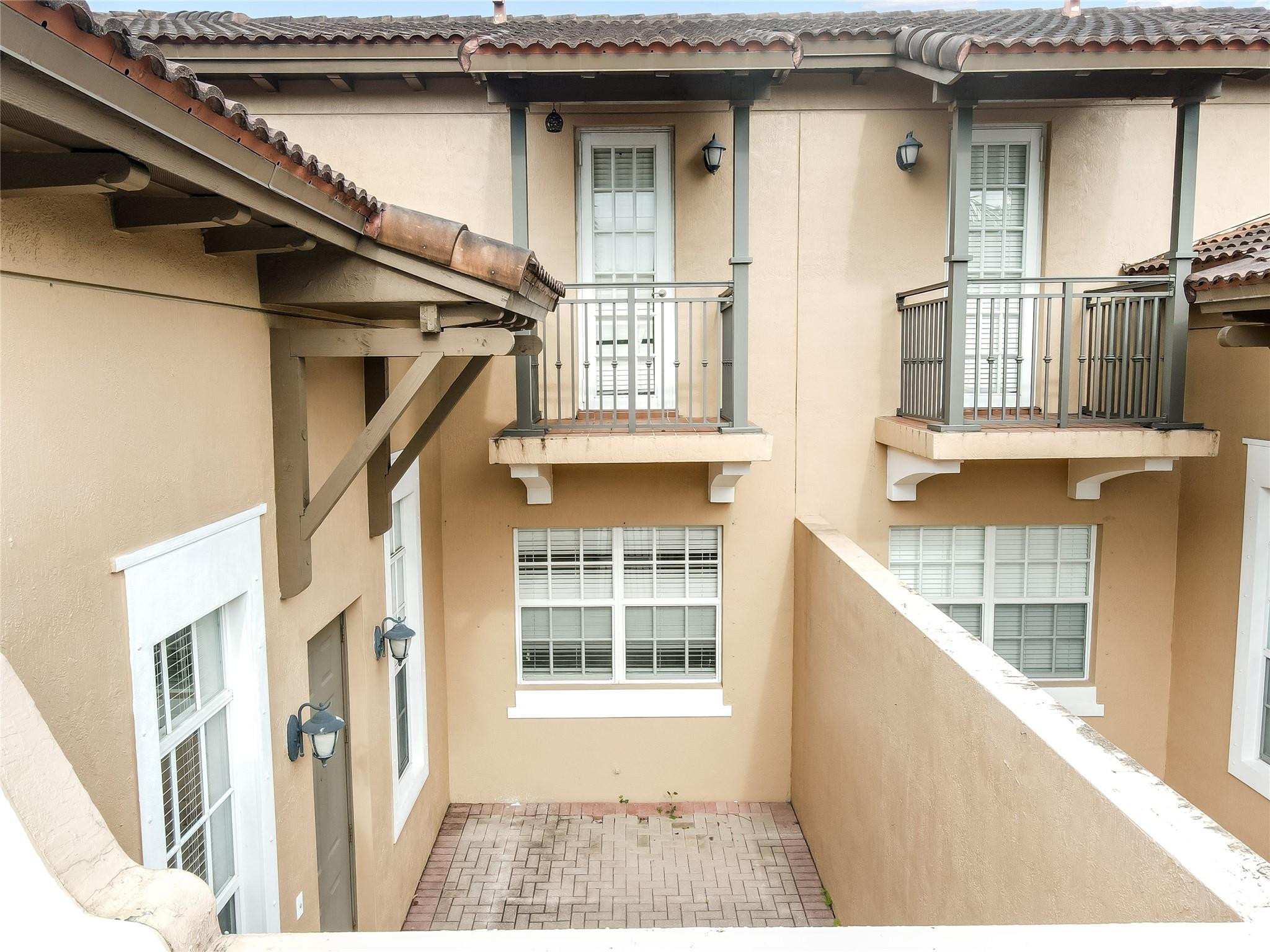 1061 SW 147th Pembroke Pines, FL 33027