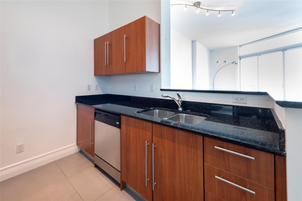 image One Miami West Condo9