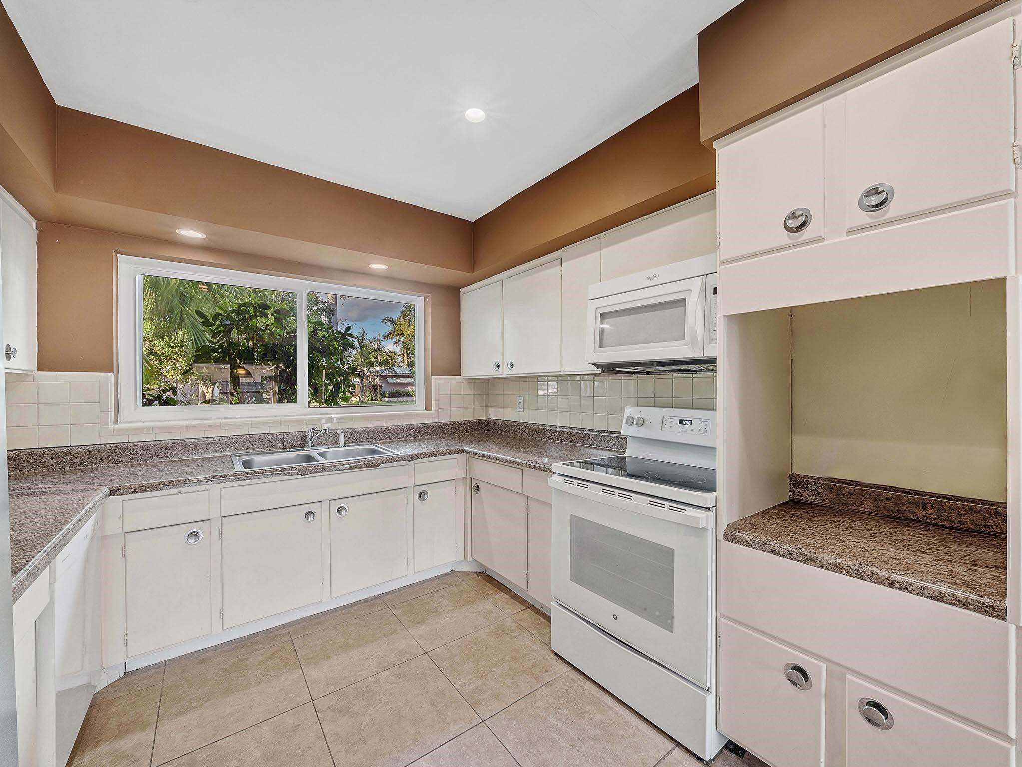 2750 SE 3rd Pompano Beach, FL 33062