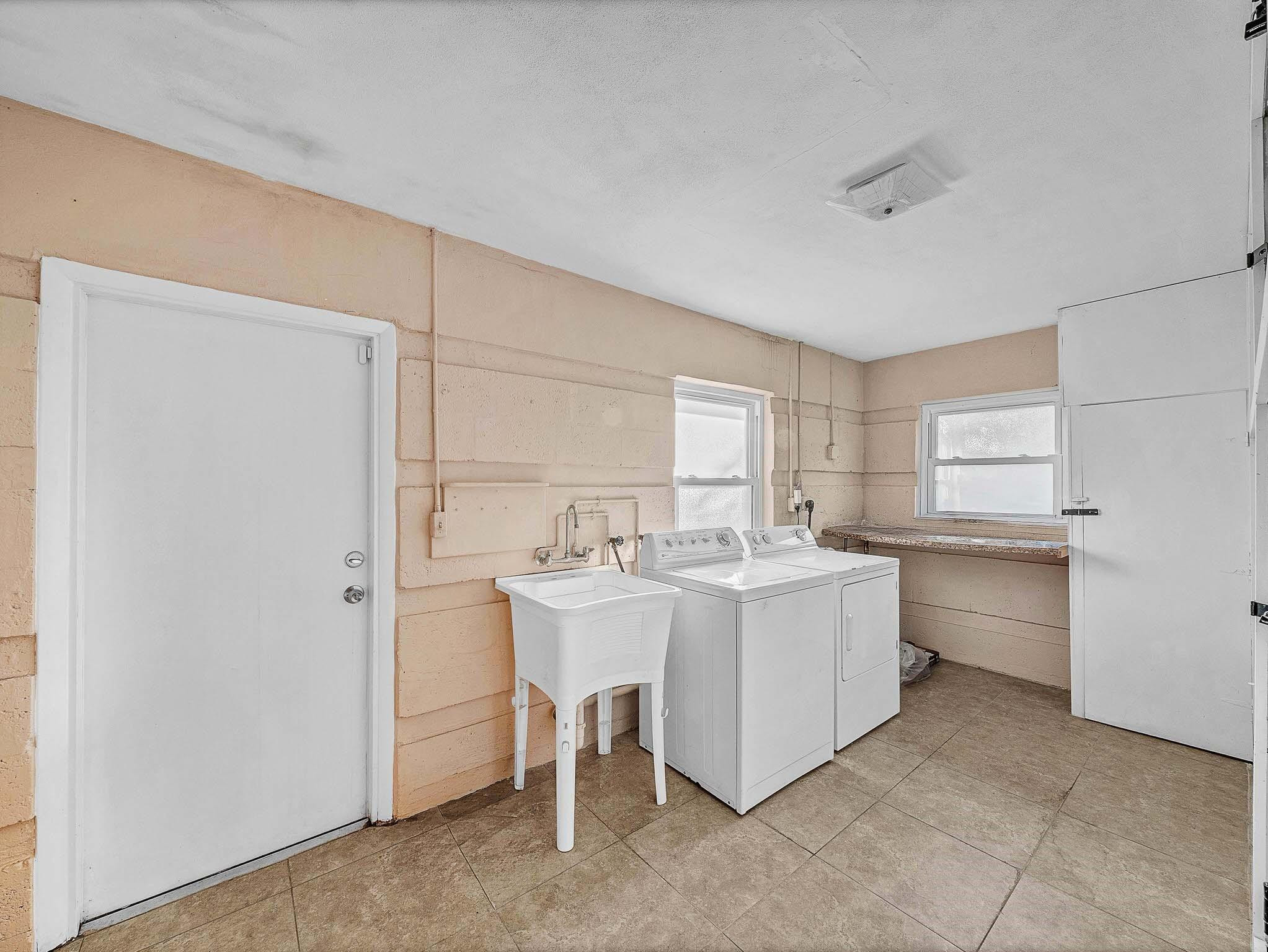 2750 SE 3rd Pompano Beach, FL 33062