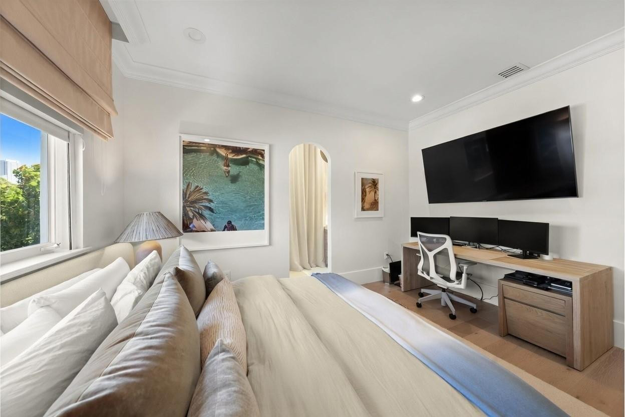 2765 Brickell Miami, FL 33129