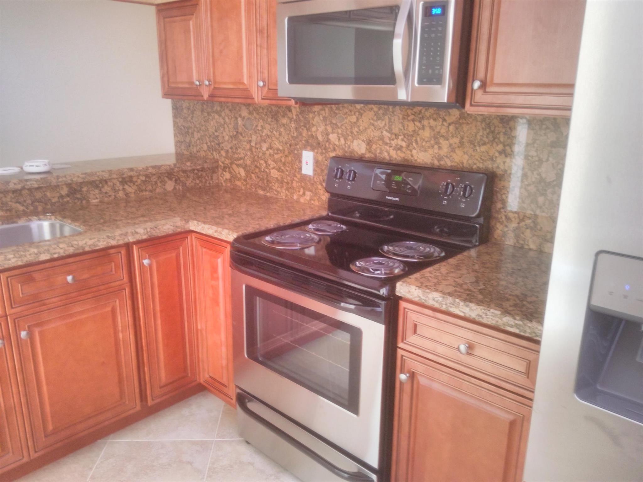 3710 Whitehall Dr #103,West Palm Beach, FL 33401