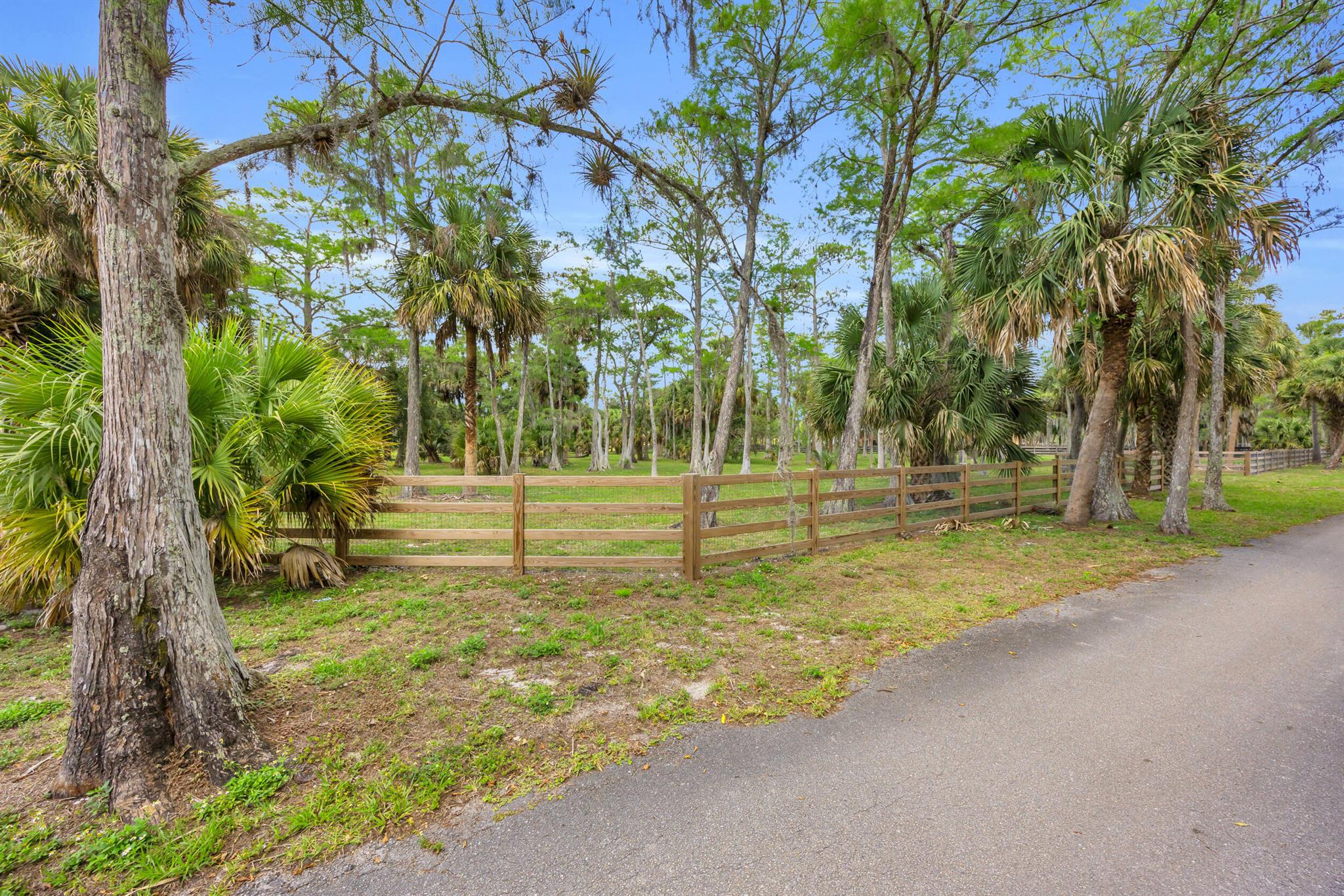 1030 Arabian Dr Loxahatchee, FL 33470