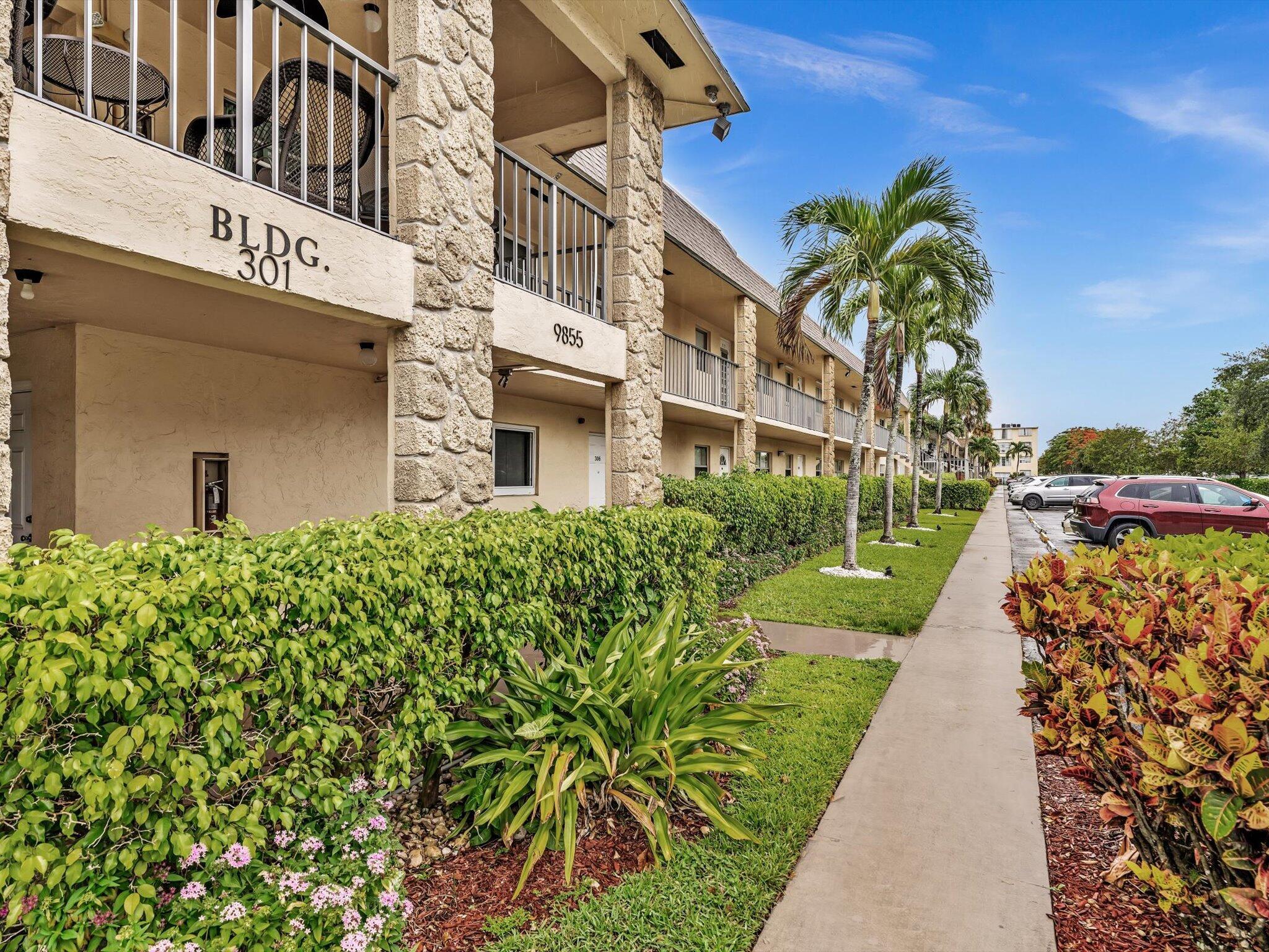 9855 Sandalfoot Blvd #320