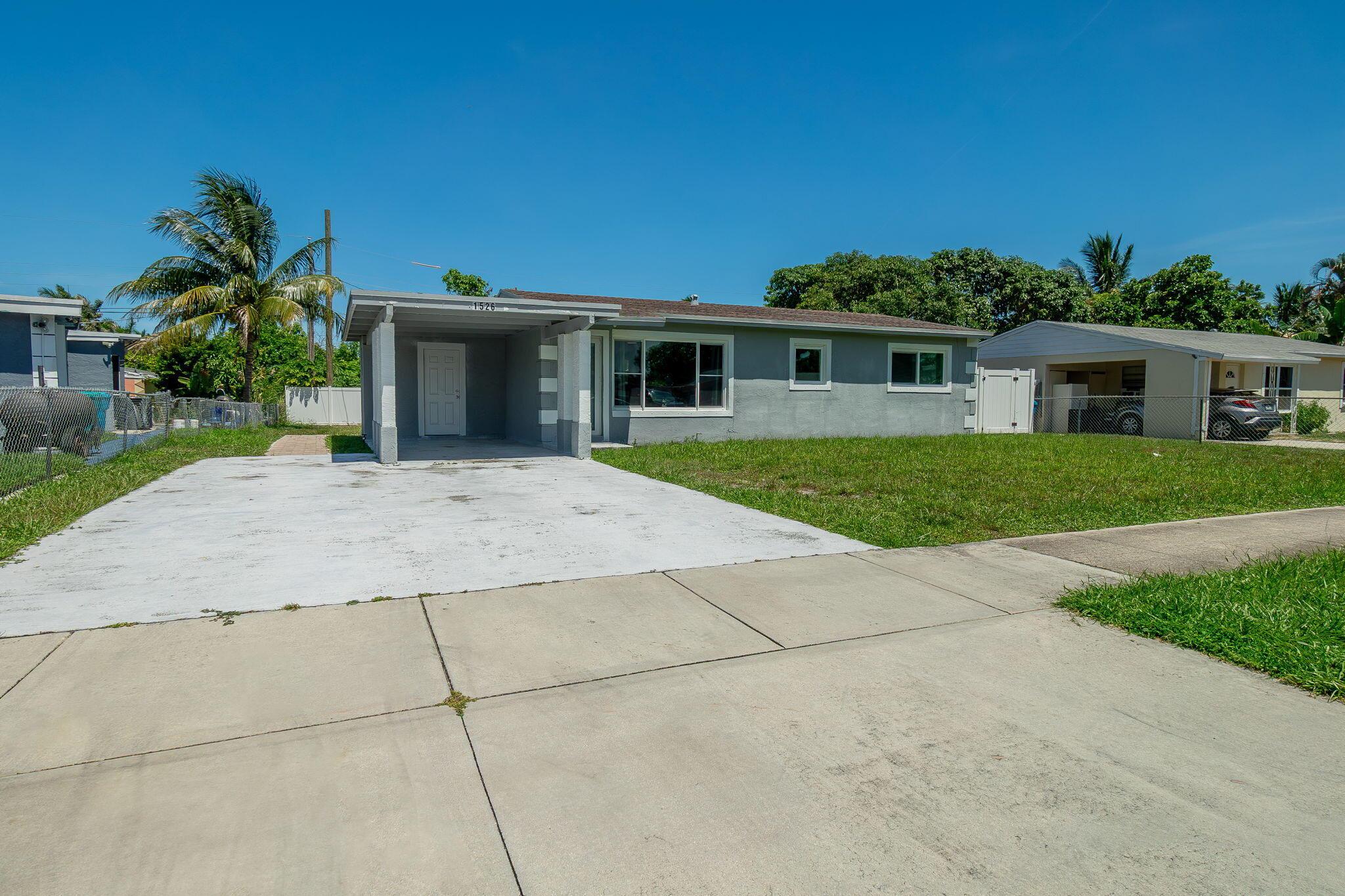 1526 NE 1st Ct