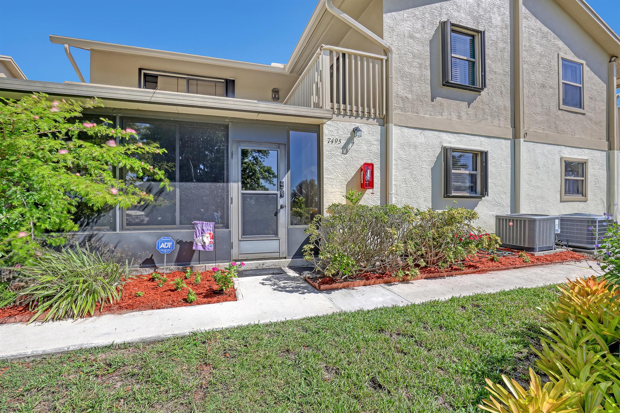 7495 SE Jamestown Ter