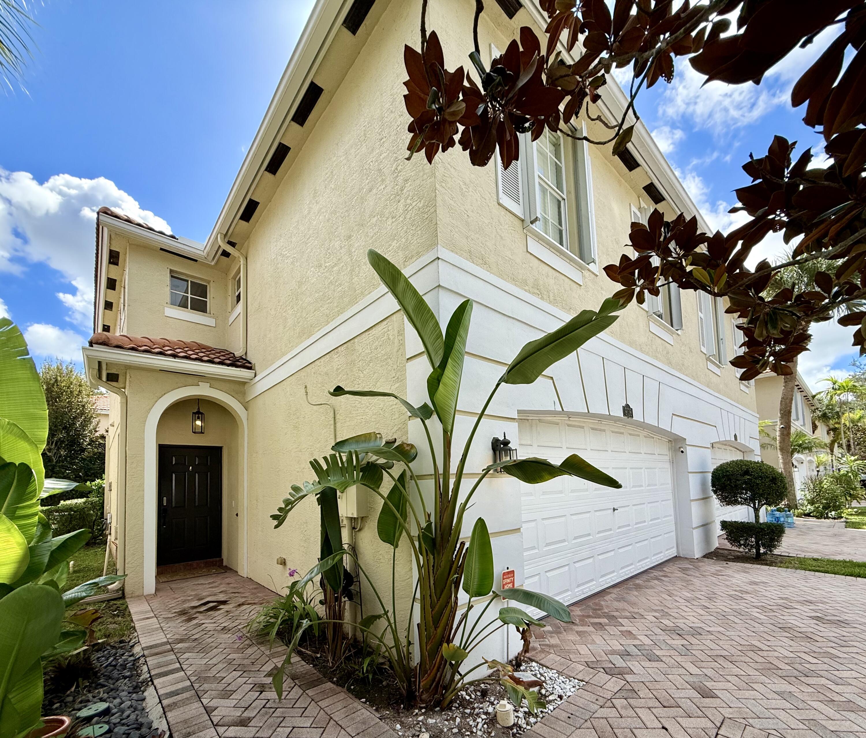 9138 Villa Palma Ln