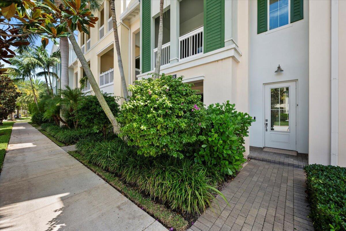 7114 Edison Pl